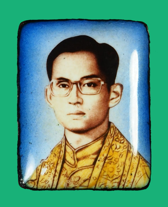 *35832 ล็อกเก็ตสี่เหลี่ยม ฉากฟ้า ในหลวงรัชกาลที่ 9 วัดไผ่ล้อม หลวงปู่ทิม วัดระหารไร่ ร่วมปลุกเสก 67