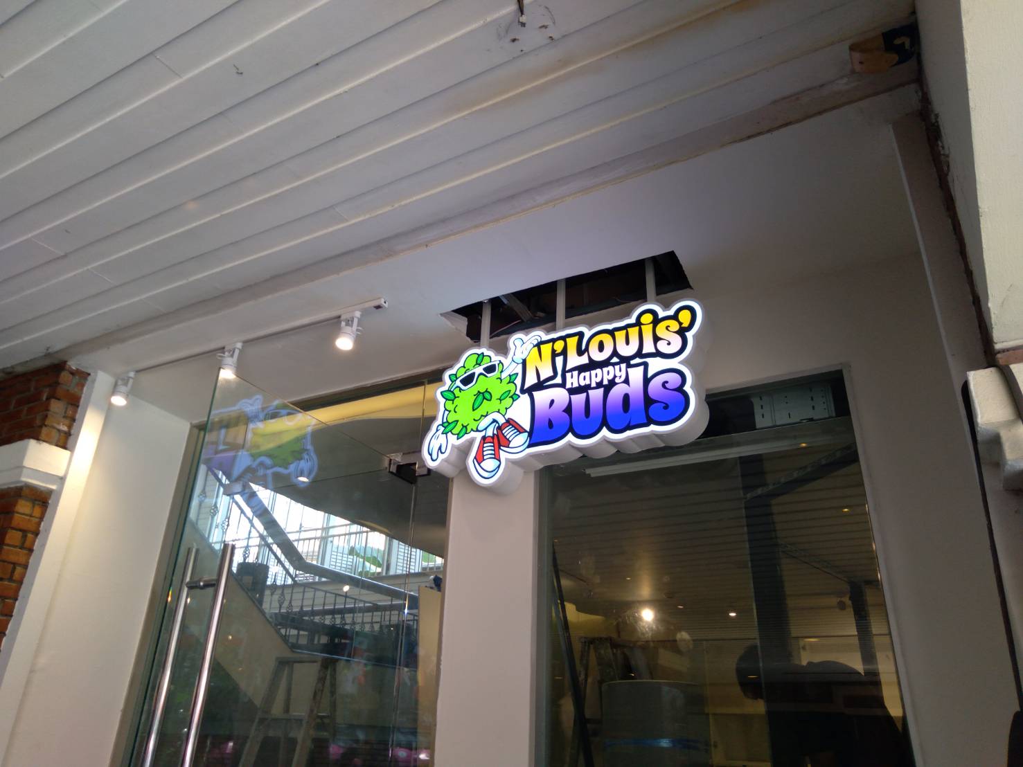 กล่องไฟติดหน้าร้าน
