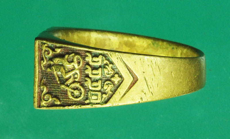 *29453 แหวนหลวงพ่อโก๊ะ วัดเก้าห้อง อยุธยา เนื้อฝาบาตร 12