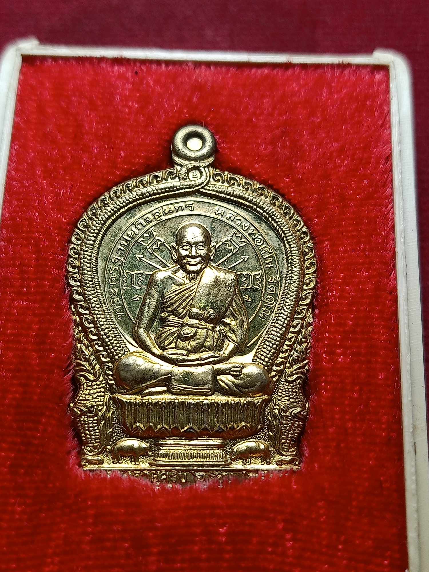 เหรียญนั่งพาน หลวงพ่อเปิ่น ฉลองอายุครบ 72 ปี วัดบางพระ จ.นครปฐม ปี 2537 พร้อมกล่อง (SKU-04651)