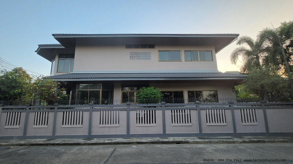House for sale, Sammakorn Village, Ramkhamhaeng 110,112, land 216.2 square wah, building 700 sq m, behind the edge, beautiful house next to the lake 55 rai, open courtyard 3.7 rai, next to the garden 1.74 rai, Orange Line MRT Sammakorn Bang Kapi Station G