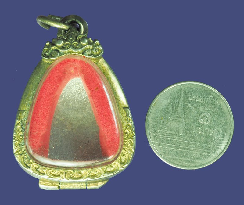 *39319 ตลับแป๊ะตัง งานเก่าหลายสิบปี (ขนาดสำหรับใส่หลวงปุ่โต๊ะ แช่น้ำมนต์พิมพ์เล็ก) 16