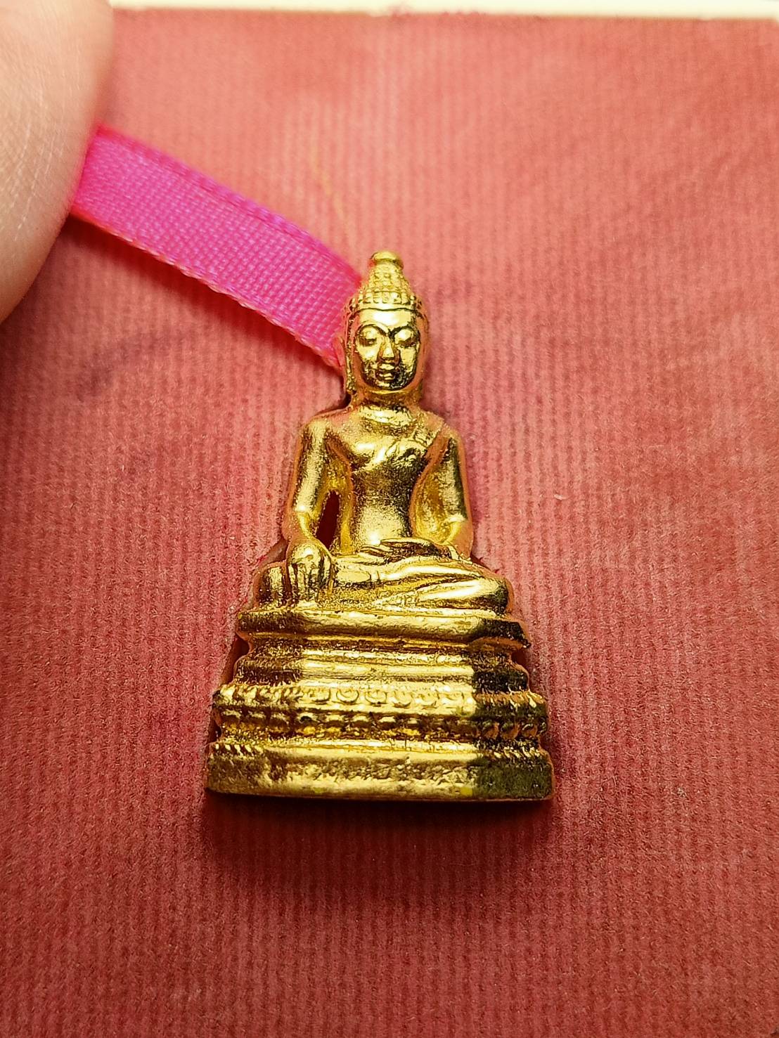 พระกริ่งรุ่งอรุณ เนื้อกะไหล่ทอง พระเจ้าอยู่หัวรัชกาลที่ 2 ครองราชย์ 200 ปี ออกปี 53 วัดอรุณ พร้อมกล่อง (SKU-08325)