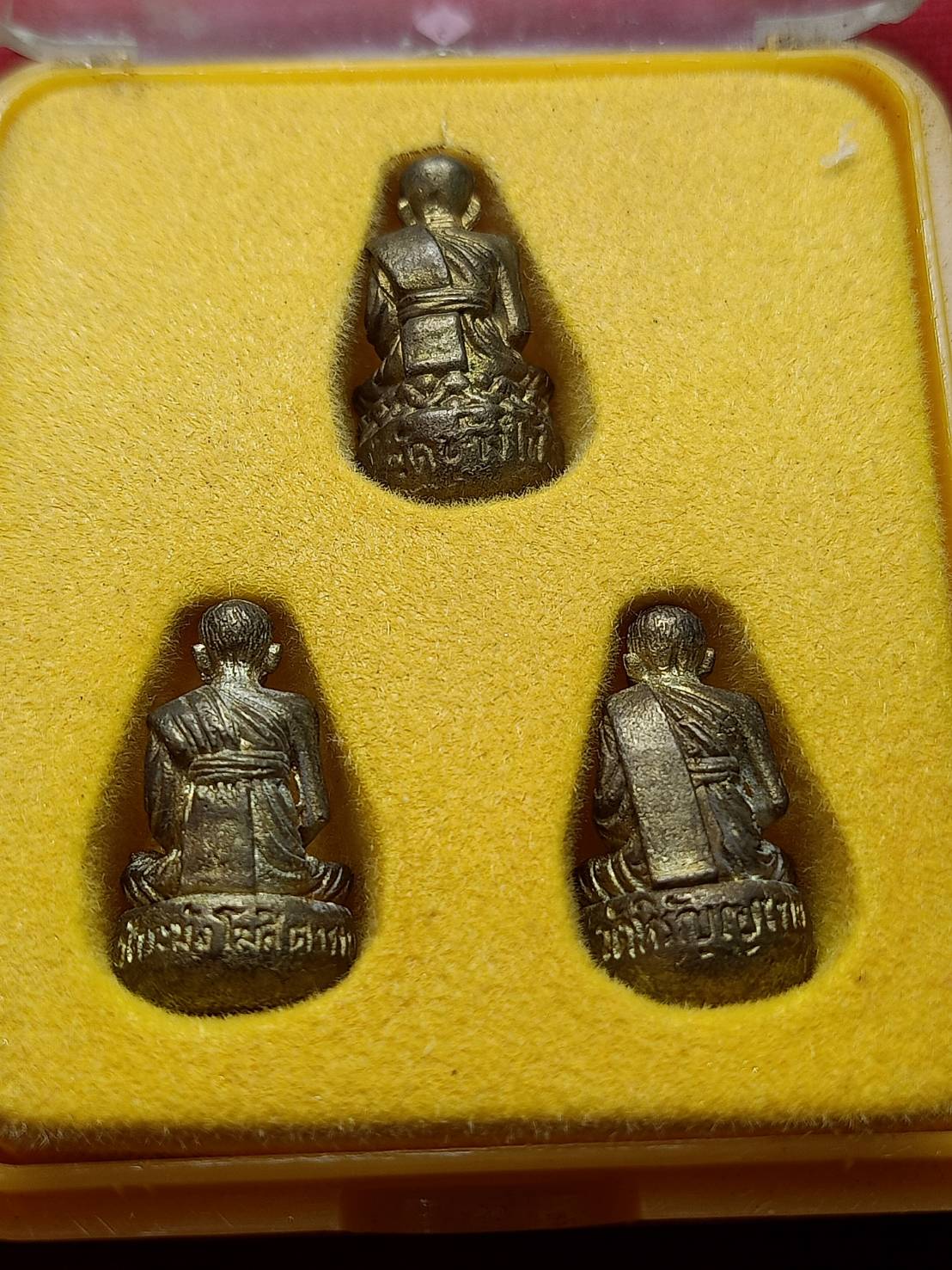 พระชุดรุ่นบารมีแผ่ไพศาล หลวงพ่อทวด สมเด็จโต หลลวงพ่อเงิน หล่อเบ้าทุบรูปเหมือน เนื้อทองทิพย์ พิธีพุทธาภิเษก วัดสุทัศน์ กทม. ปี 2542 กล่องเดิม (SKU-07336)