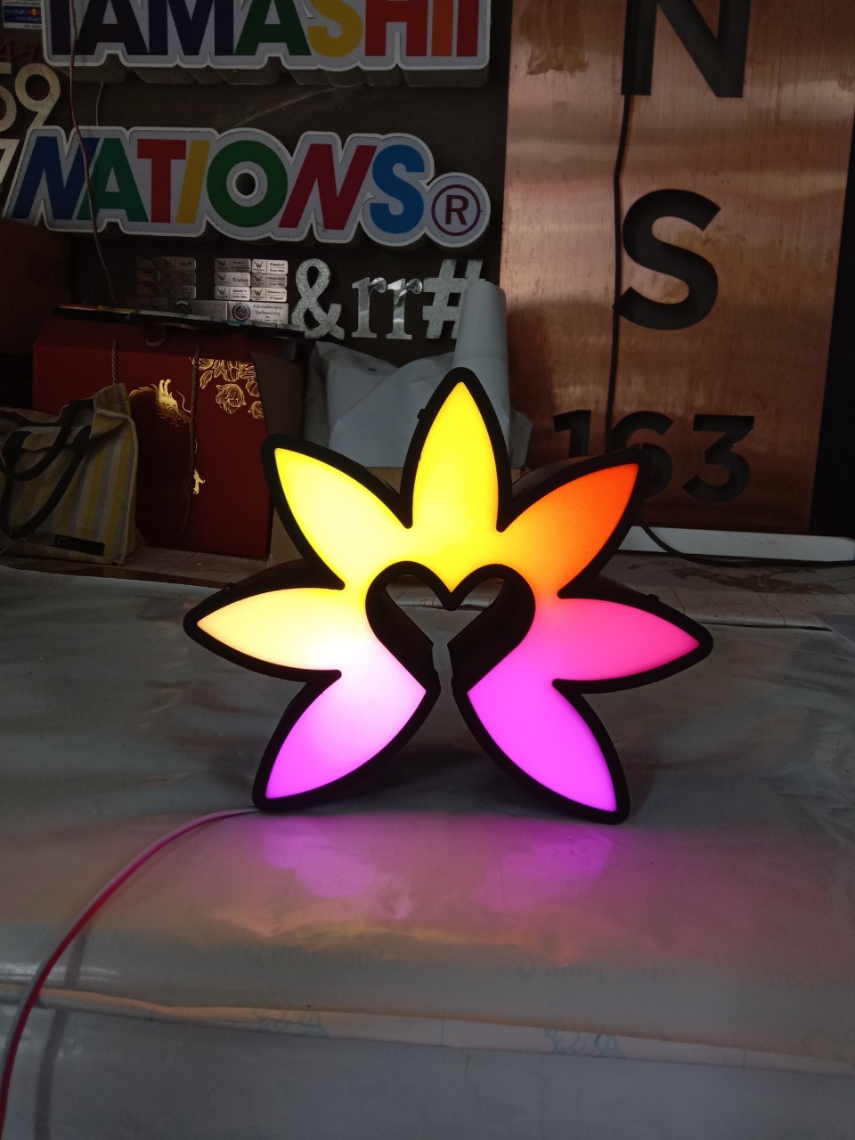 ป้ายไฟออกหน้ารูปดอกไม้