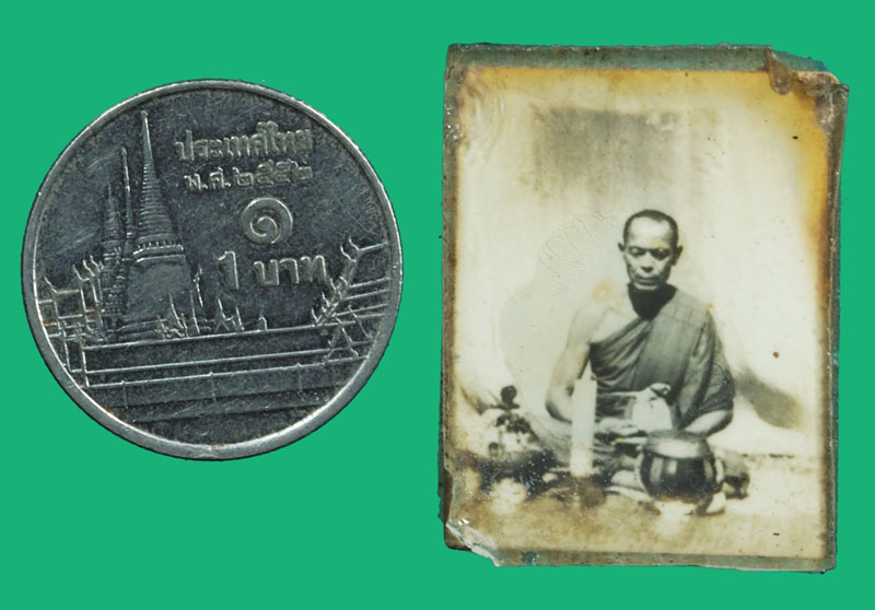 *36892 รูปถ่ายอัดกระจก หลังยันต์ หลวงพ่อดำ วัดกุฏี ปราจีนบุรี หายากมาก 4