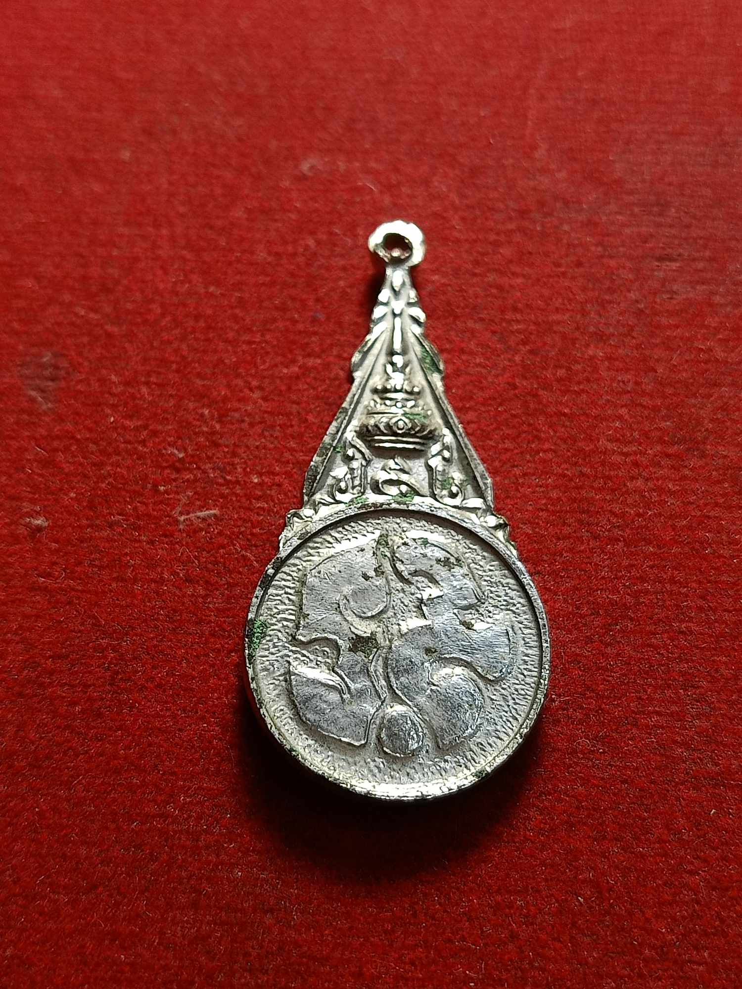 เหรียญในหลวง ร.9 ลพ.ฤาษีลิงดำ สร้างโดยเสด็จพระราชกุศล งานผูกพัทธสีมา ศูนย์ศิษย์หลวงพ่อปาน (SKU-03404)