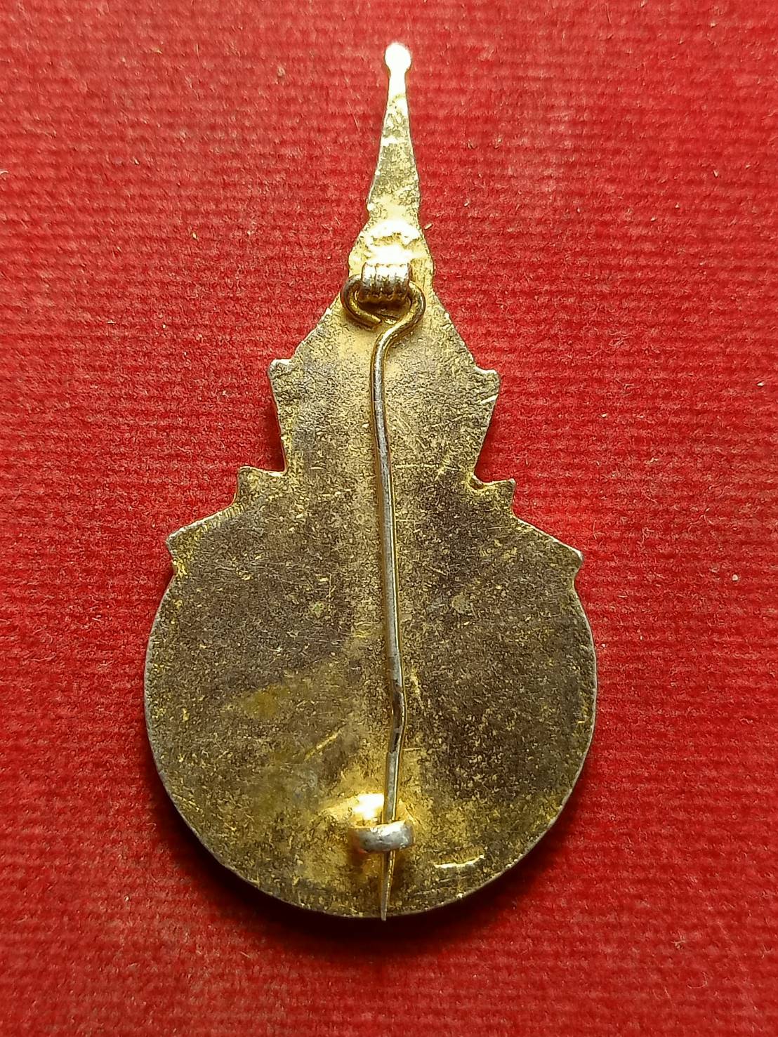 เข็มกลัดลงยา ในหลวง ร.9 วัดฝาง จ.ชัยนาท ปี 2521 หลวงพ่อกวยปลุกเสก (SKU-12596)