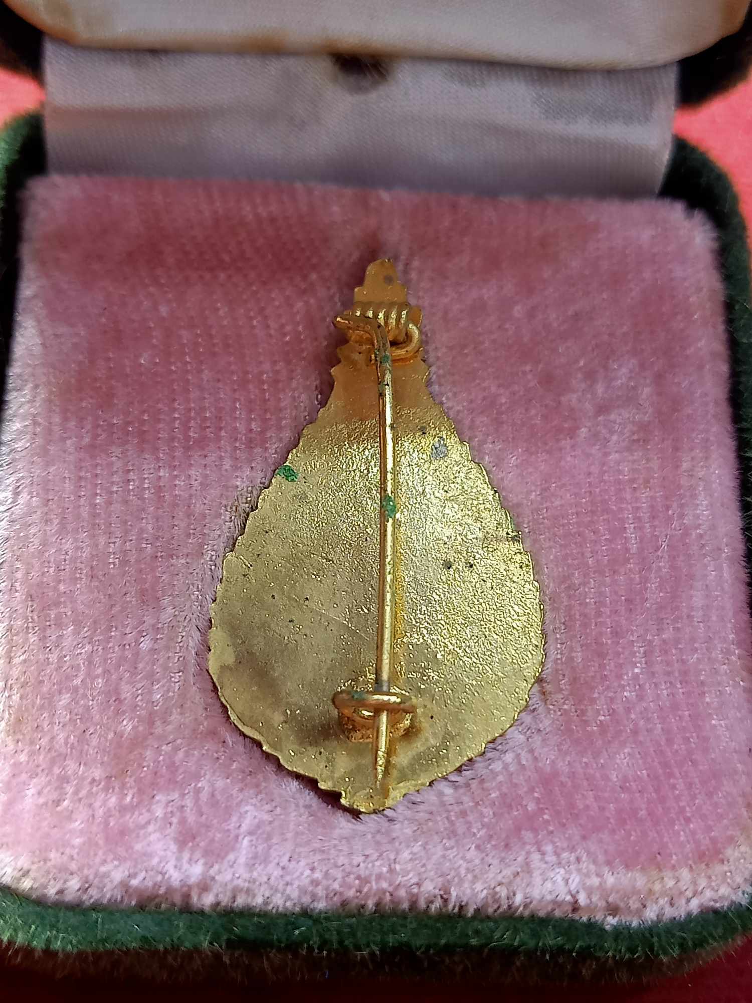 ล็อกเก็ตเข็มกลัด สมเด็จพระสังฆราช (วาสน์ วาสโน) นิธิวัดราชบพิธสถิตมหาสีมาราม กรุงเทพ พร้อมกล่อง (SKU-03541)