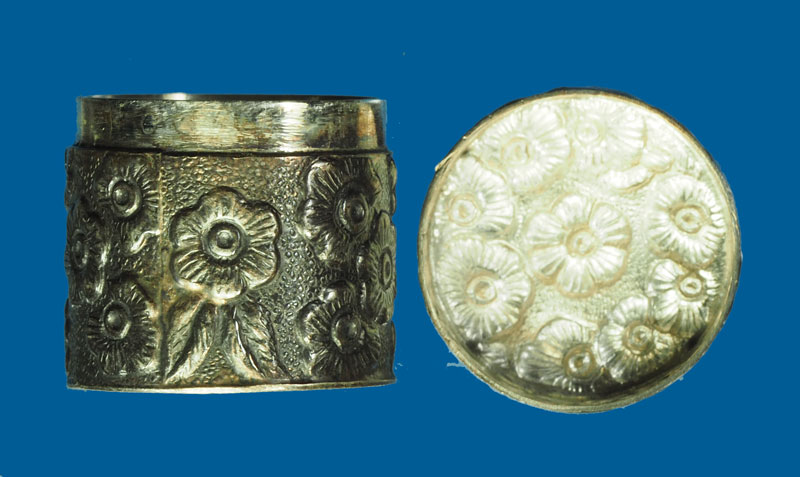 *31355 ตลับสีผึ้ง ทำด้วยเงิน เก่าพอมีอายุ 12