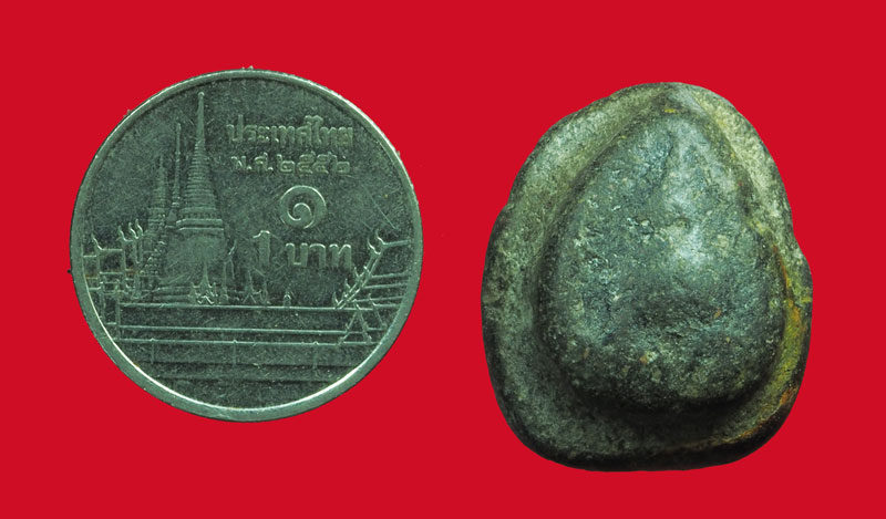 *32618 พระกรุ กลีบบัว เนื้อดินดำ สภาพใช้ ไม่ทราบที่และปีสร้าง 13