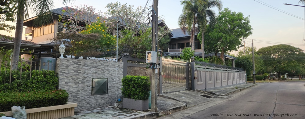 ขายบ้านสวยริมทะเลสาบ สัมมากร รามคำแหง คฤหาสน์หรูหลังใหญ่ ตกแต่งครบ Fully Furnished ตึก 700 ตรม. ริมทะเลสาบ55ไร่, ริมลานโล่ง3.7ไร่ จอดรถ100-140คัน, ติดสวนหย่อม1.74ไร่, รถไฟฟ้าสายสีส้ม MRT สถานีสัมมากร บางกะปิ