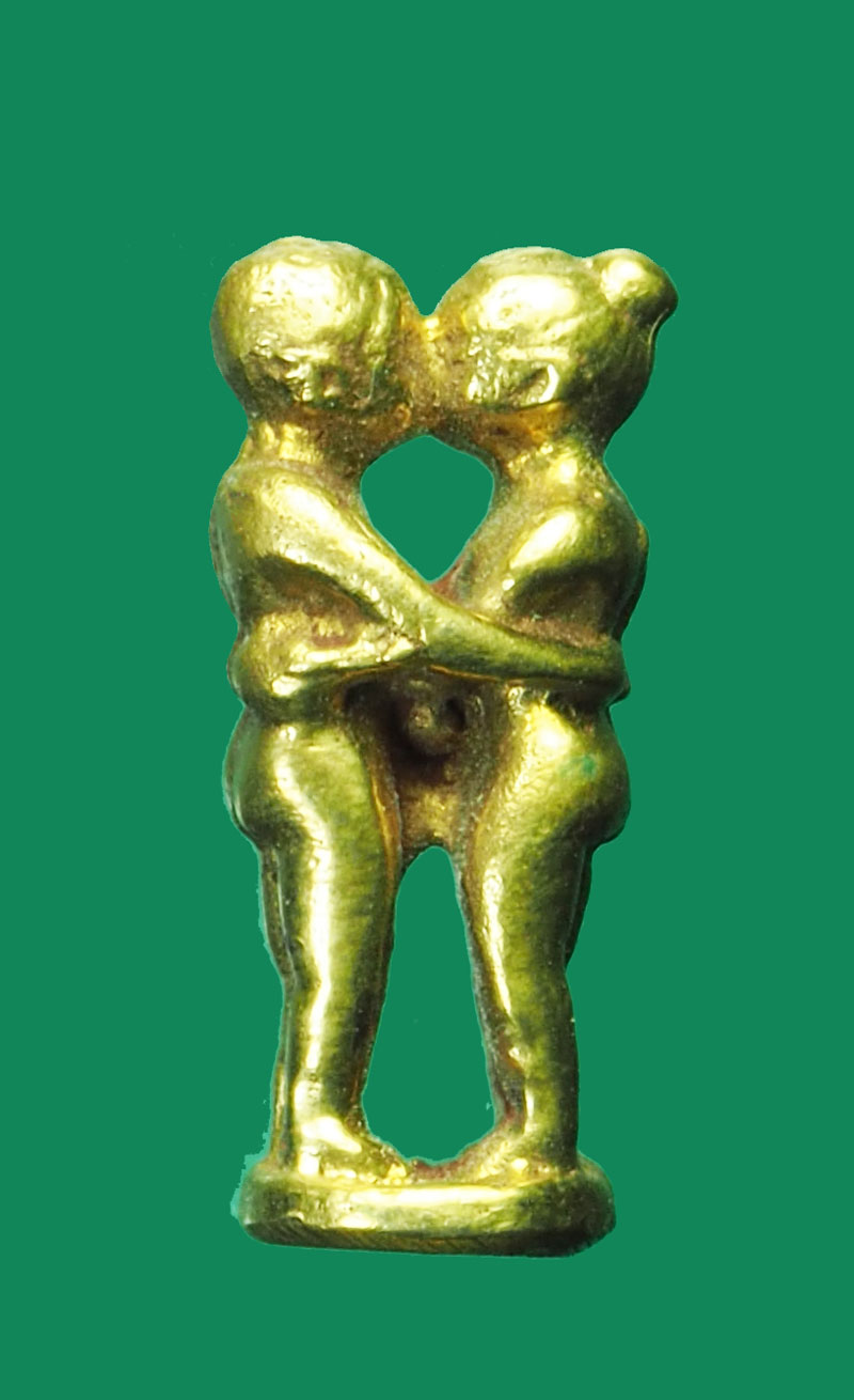 *31817 อิ้นยืนกอดกัน เนื้อทองเหลือง ไม่ทราบที่และปีสร้าง 12