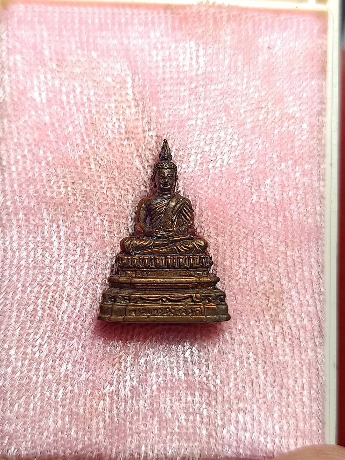 พระชัยวัฒน์พระพุทธอังคีรส วัดราชบพิธสถิตมหาสีมาราม กทม. ปี 2555 พร้อมกล่อง (SKU-07922)