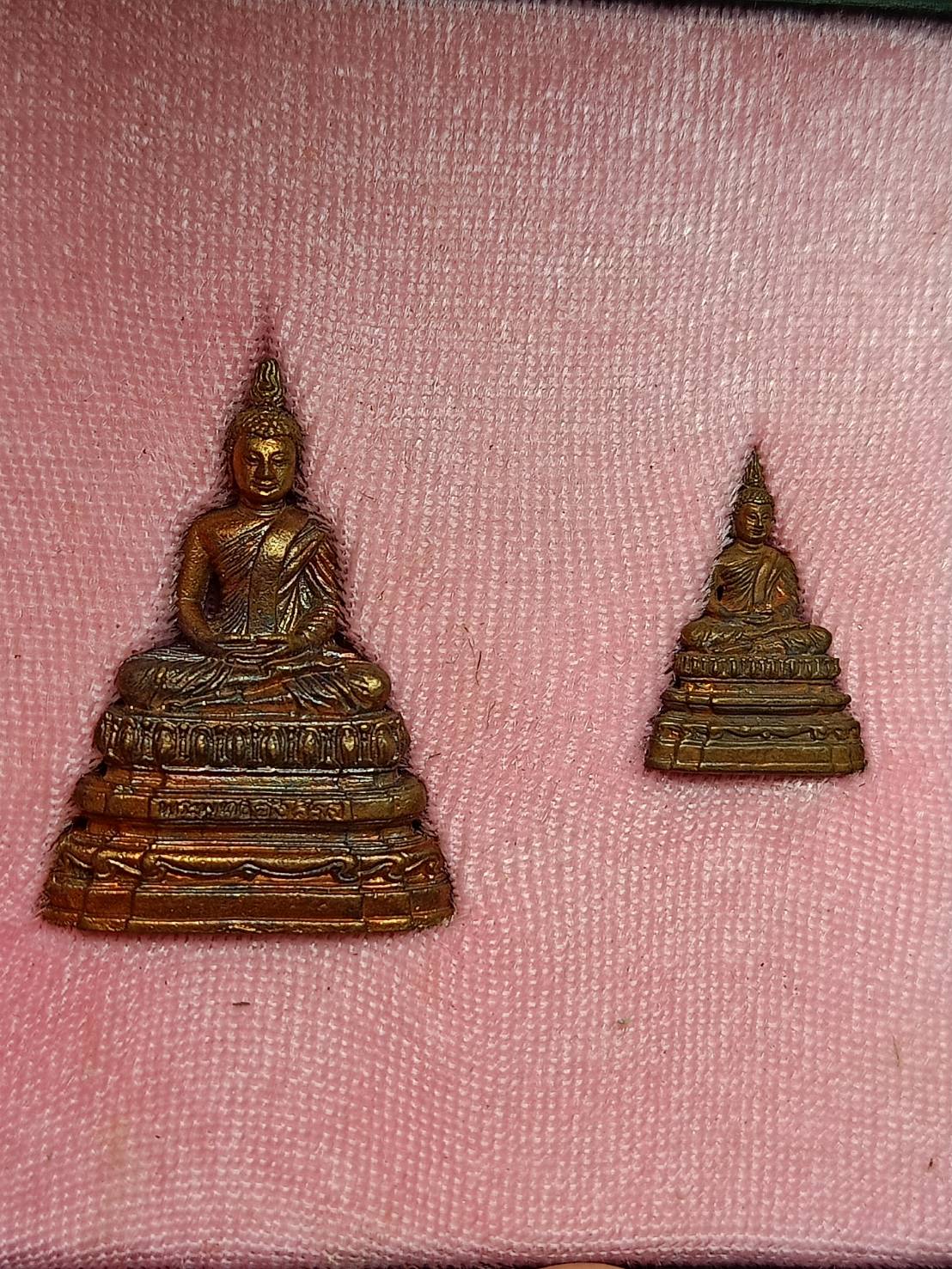 พระกริ่ง+ชัยวัฒน์พระพุทธอังคีรส ชุดกล่องกรรมการ วัดราชบพิธสถิตมหาสีมาราม กทม. ปี 2555 พร้อมกล่อง (SKU-09781)
