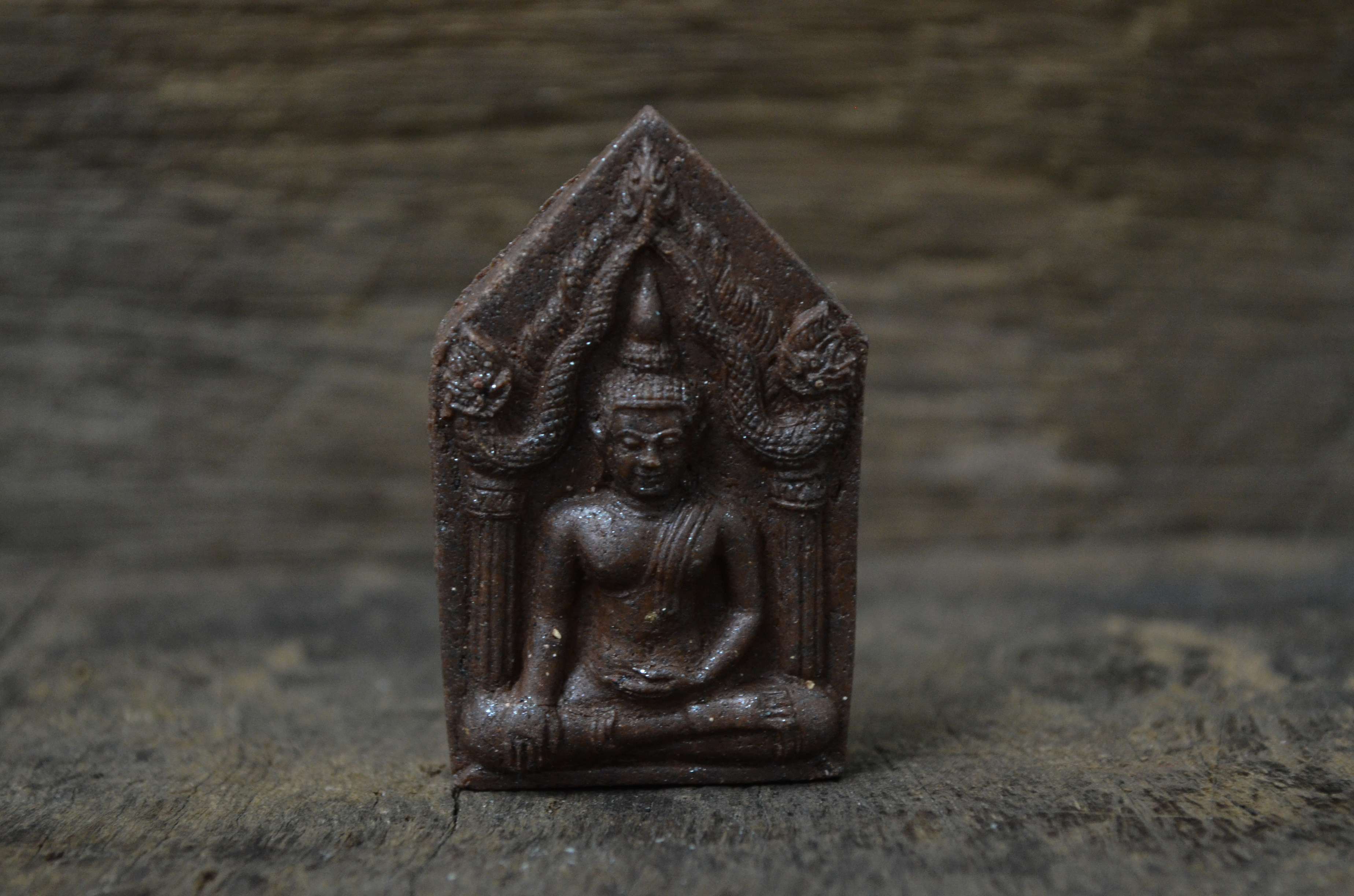 ขุนแผนหลังล็อกเก็ตรูปฤาษี เนื้อมวลสารป่าคำชะโนด โรยแร่สมิงเหล็ก