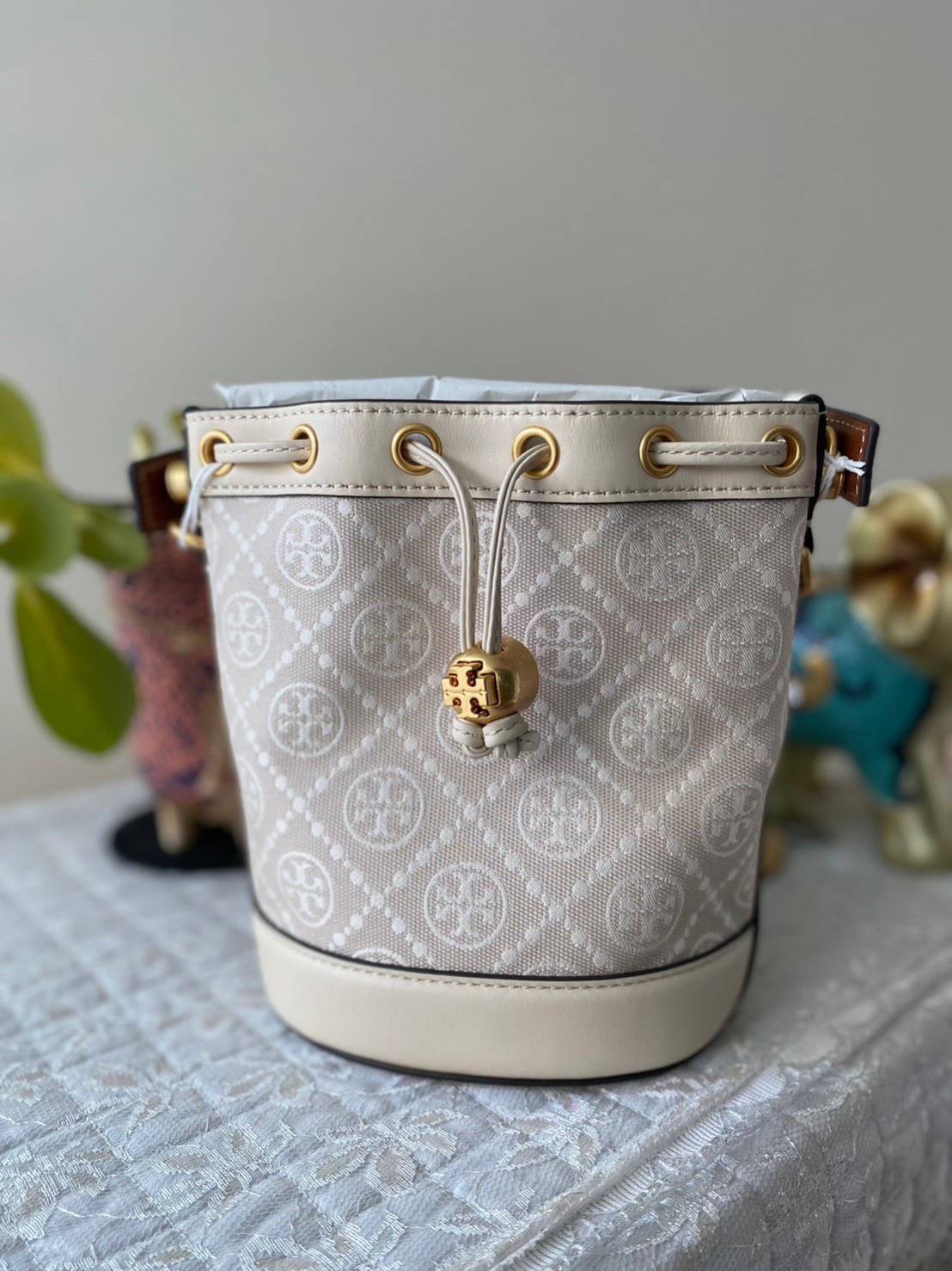 Tory Burch TMONOGRAM MINI BUCKET BAG