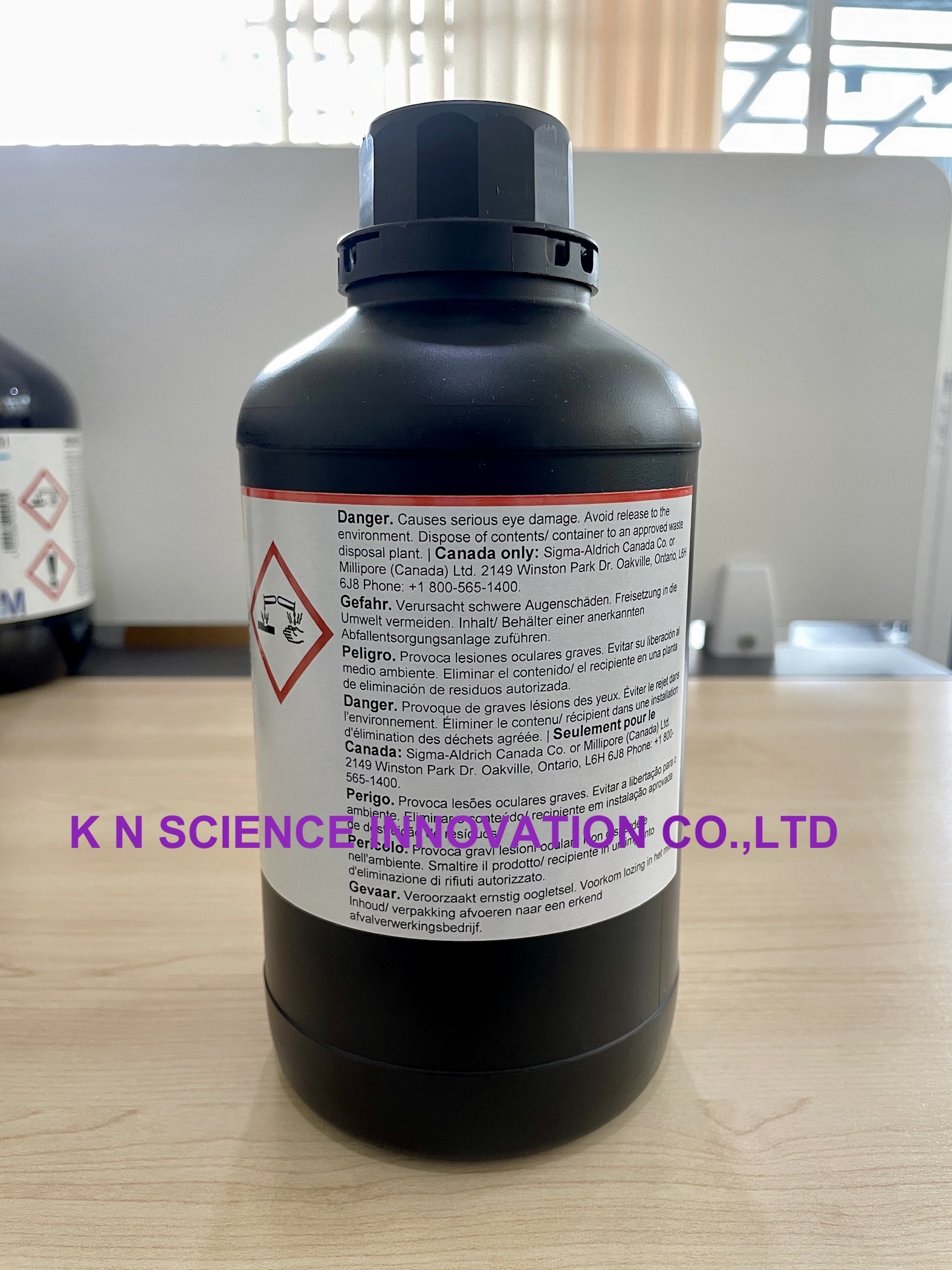 Hydrogen peroxide 30% (stabilized) for synthesis,1 ลิตร, ยี่ห้อ Merck / Germany 22287.1000