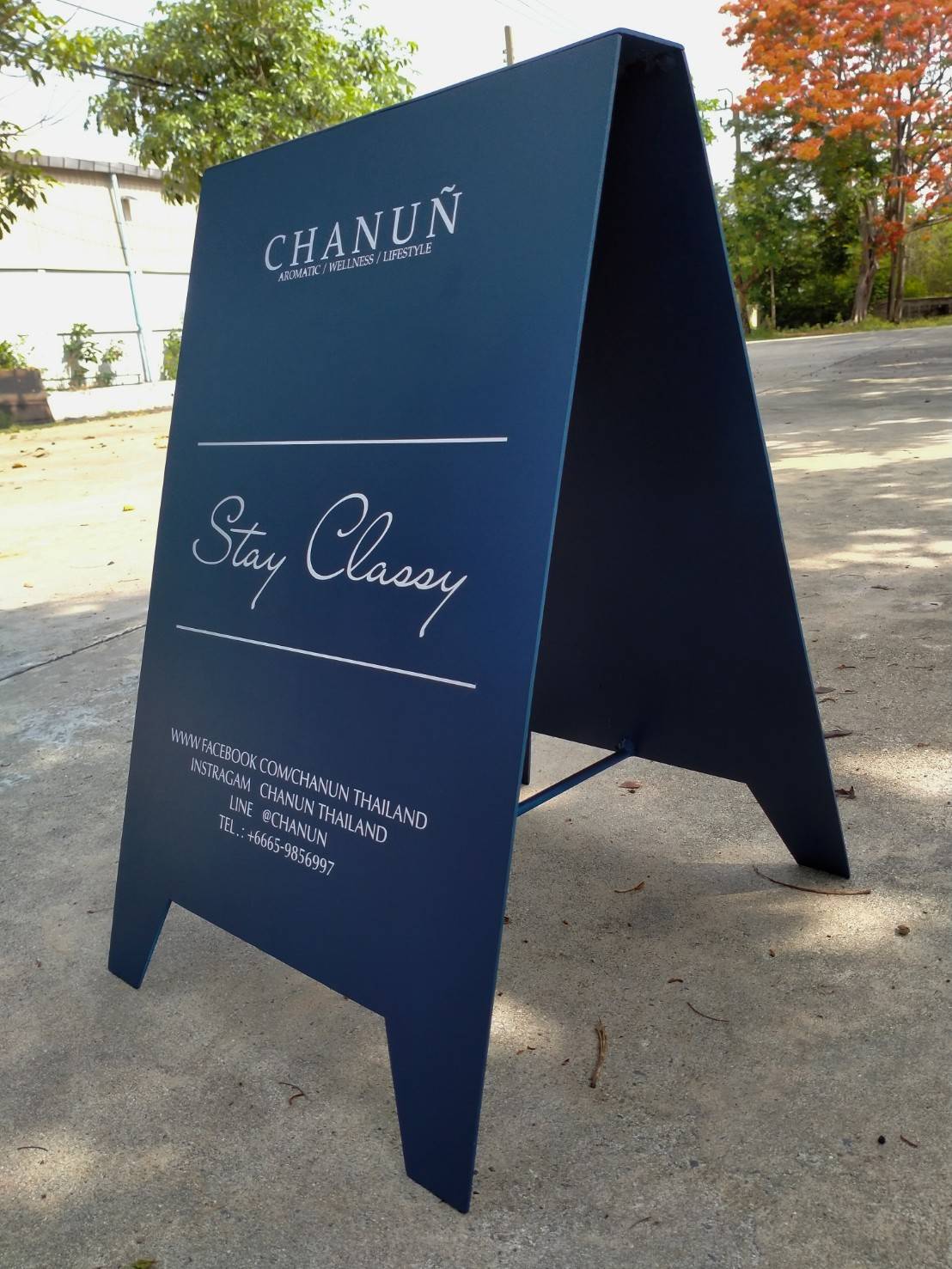 ป้ายเหล็กฉากสามเหลี่ยมพ่นสีติดสติ๊กเกอร์ไดคัท