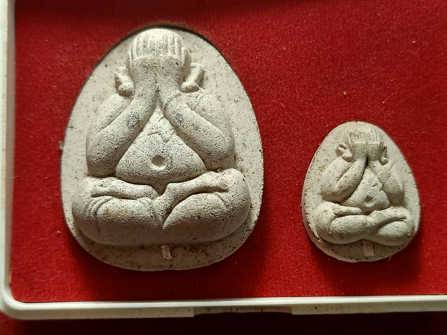 พระชุดปิดตาหลวงพ่อคูณ รุ่นคูณ 88 มหาเศรษฐี วัดบ้านไร่ จ.นครราชสีมา พร้อมกล่อง (SKU-12923)