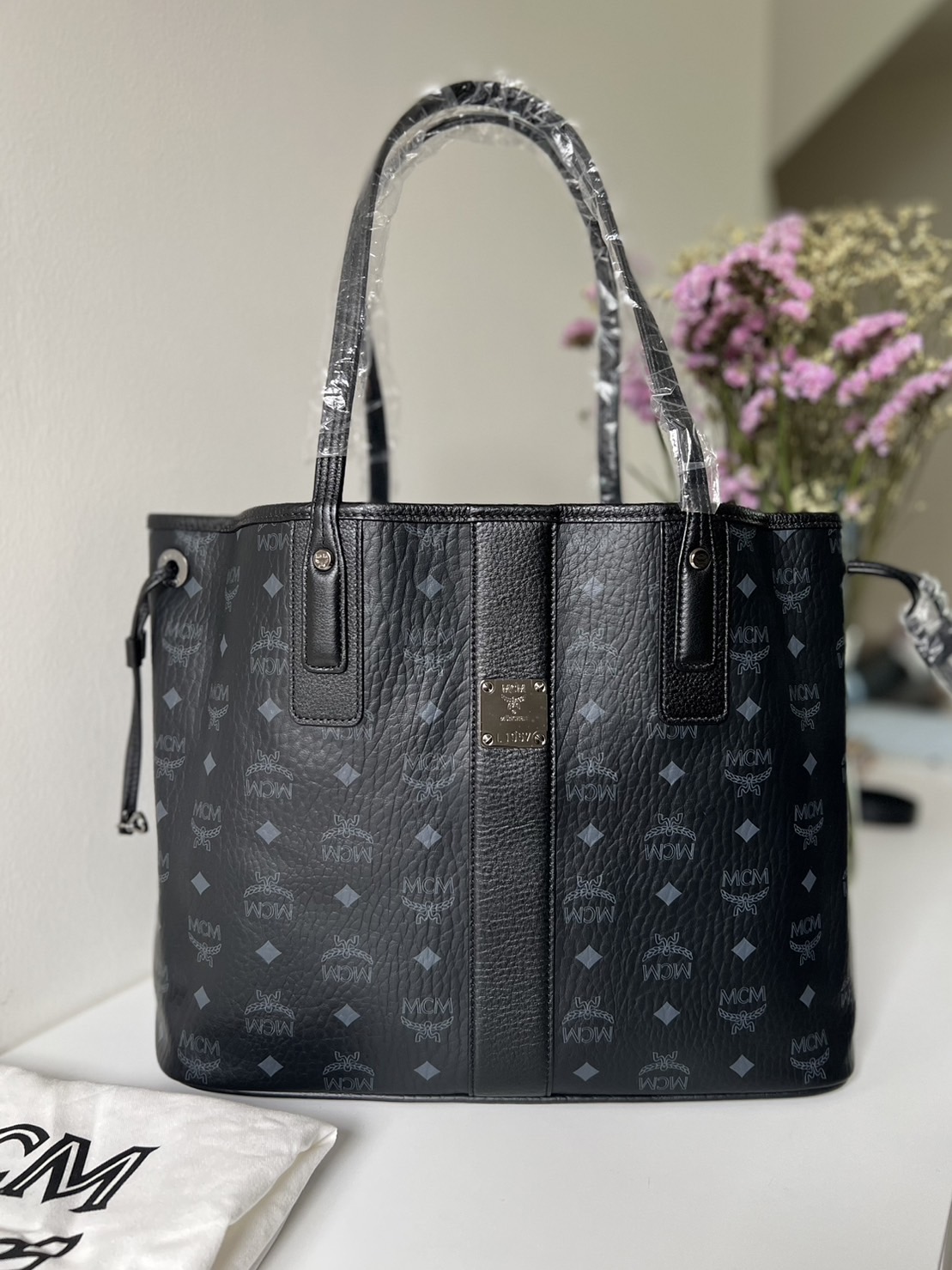 New MCM MEDIUM REVERSIBLE SHOPPER ใช้ได้ 2 ด้าน
