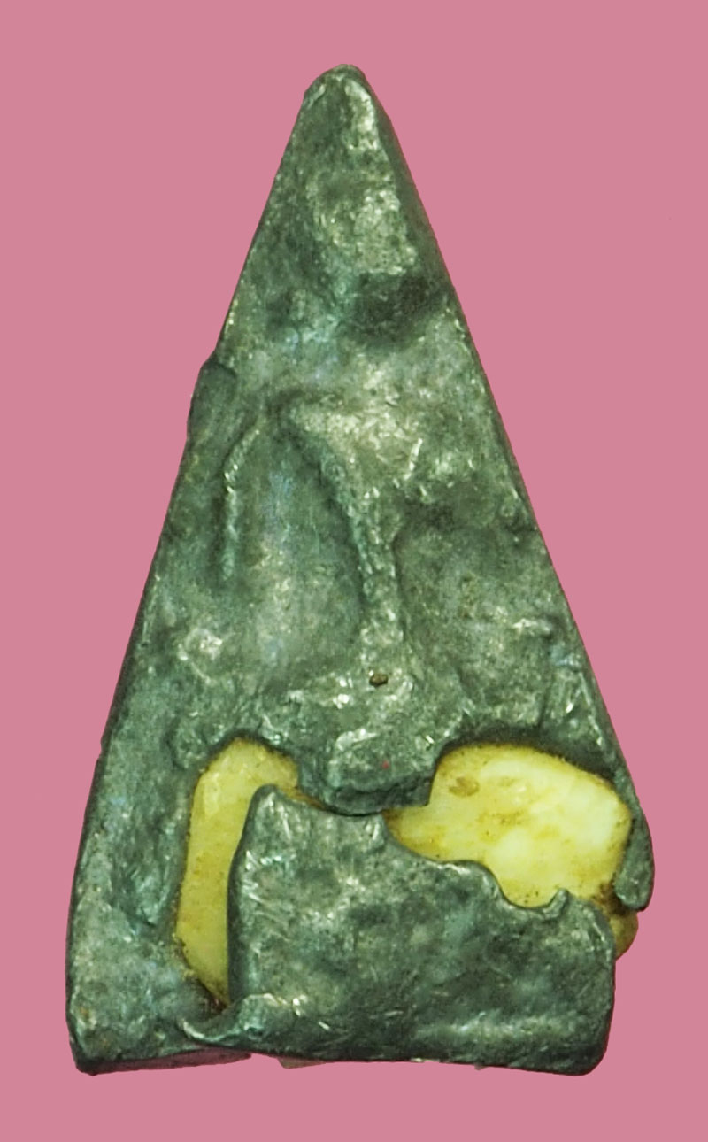 *37880 พระพุทธเนื้อชินตะกั่วฝังเขี้ยวหมาป่า พอมีอายุ ไม่ทราบที่และปีสร้าง 3