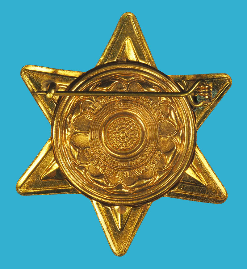 *35523 เข็มกลัดวัดพระธรรมกาย กระหลั่ยทอง กล่องเดิม ไม่ทราบปี 10