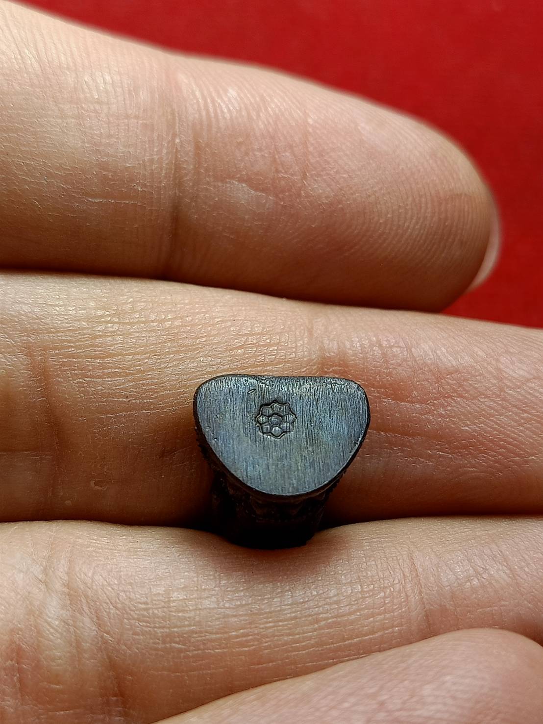 รูปหล่อหลวงพ่อทวด ก้นตอกโค๊ตดอกไม้ ไม่ทราบที่ (SKU-07700)