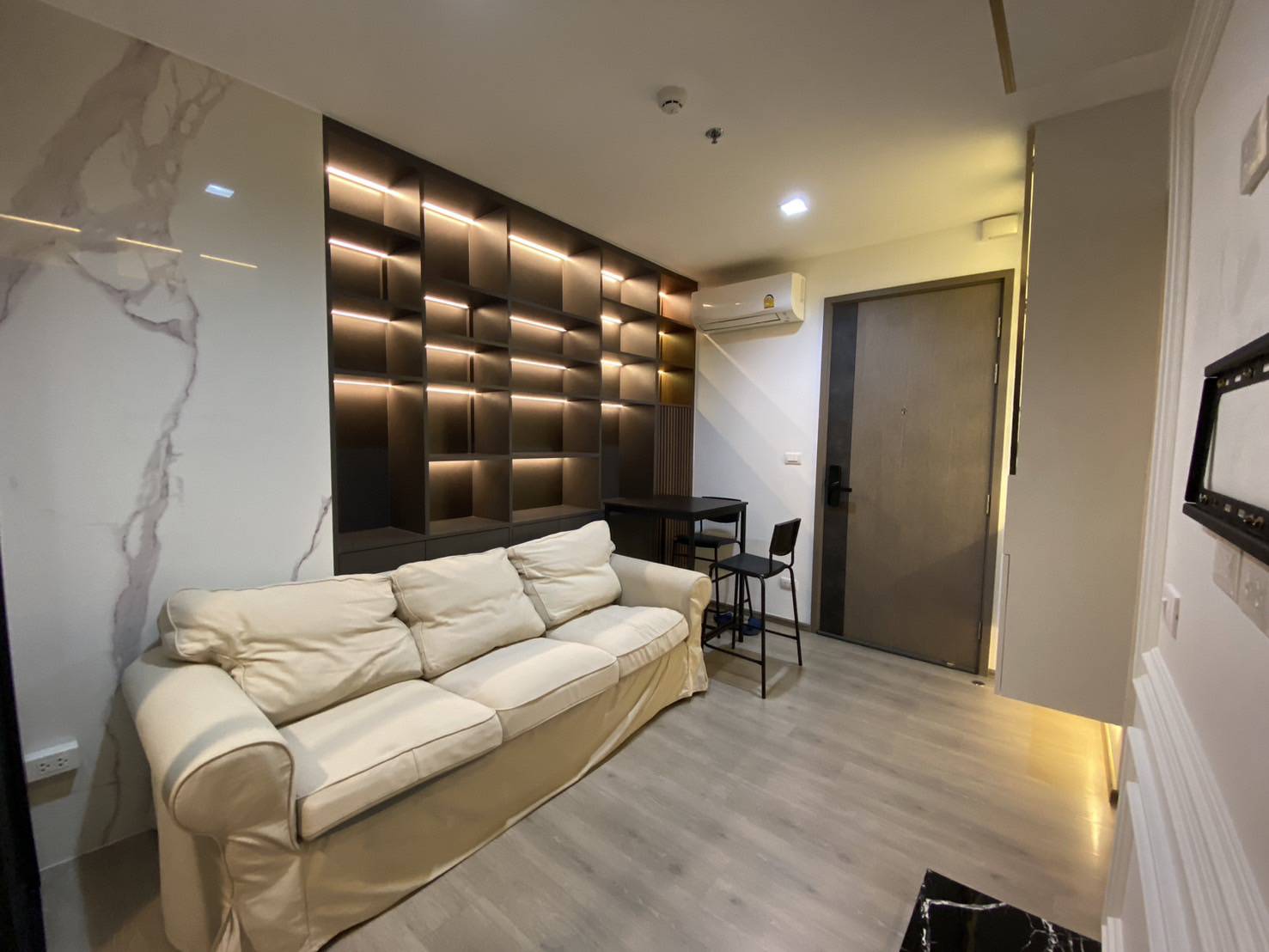 ห้องสวย ชั้น สูง วิวเทพ ให้เช่า (For Rent) คอนโด : เดอะ ไลน์ พหลโยธิน อาคาร B 1 ห้องนอน 1 ห้องน้ำ 37ตรม.