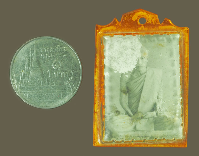 ขายแล้ว*39347 รูปถ่ายเก่าสองหน้าเลี่ยมพลาสติกเก่า ไม่ทราบที่และปีสร้าง 3