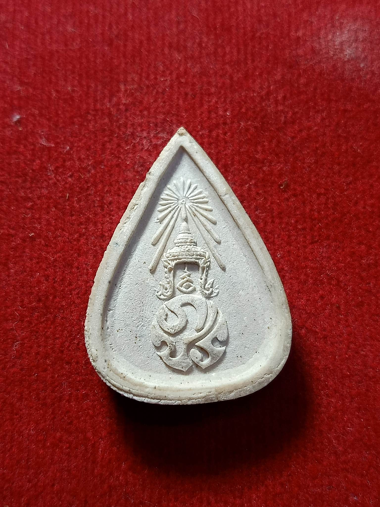 พระแก้วมรกต หลัง ภปร. เนื้อผง ปี 2530 (SKU-02800)