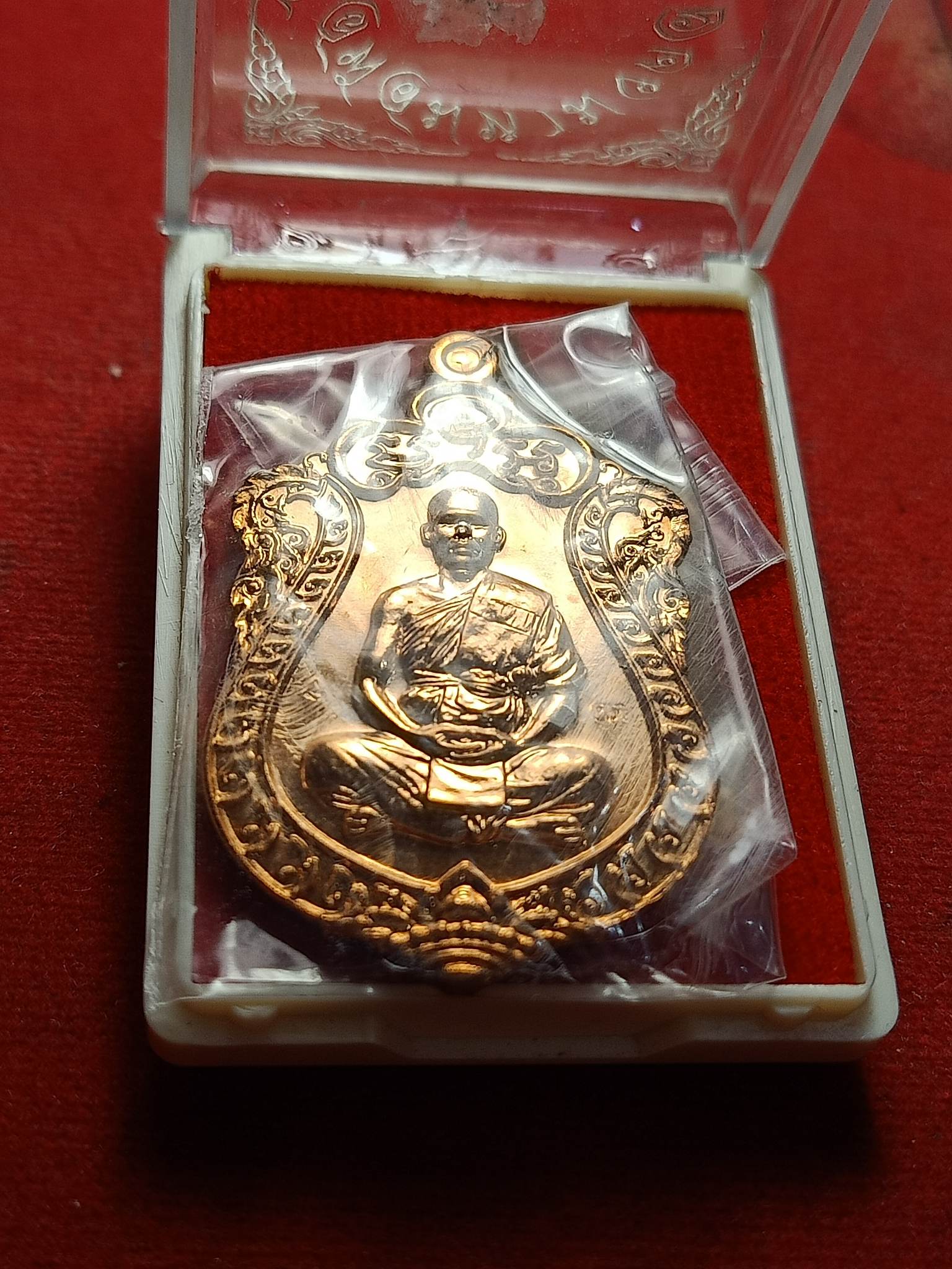 เหรียญโสฬสมหามงคล พระอาจารย์ตี๋เล็ก สำนักปฏิบัติธรรมเขาสุนะโม จ.เพชรบูรณ์ พร้อมกล่อง (SKU-01757)