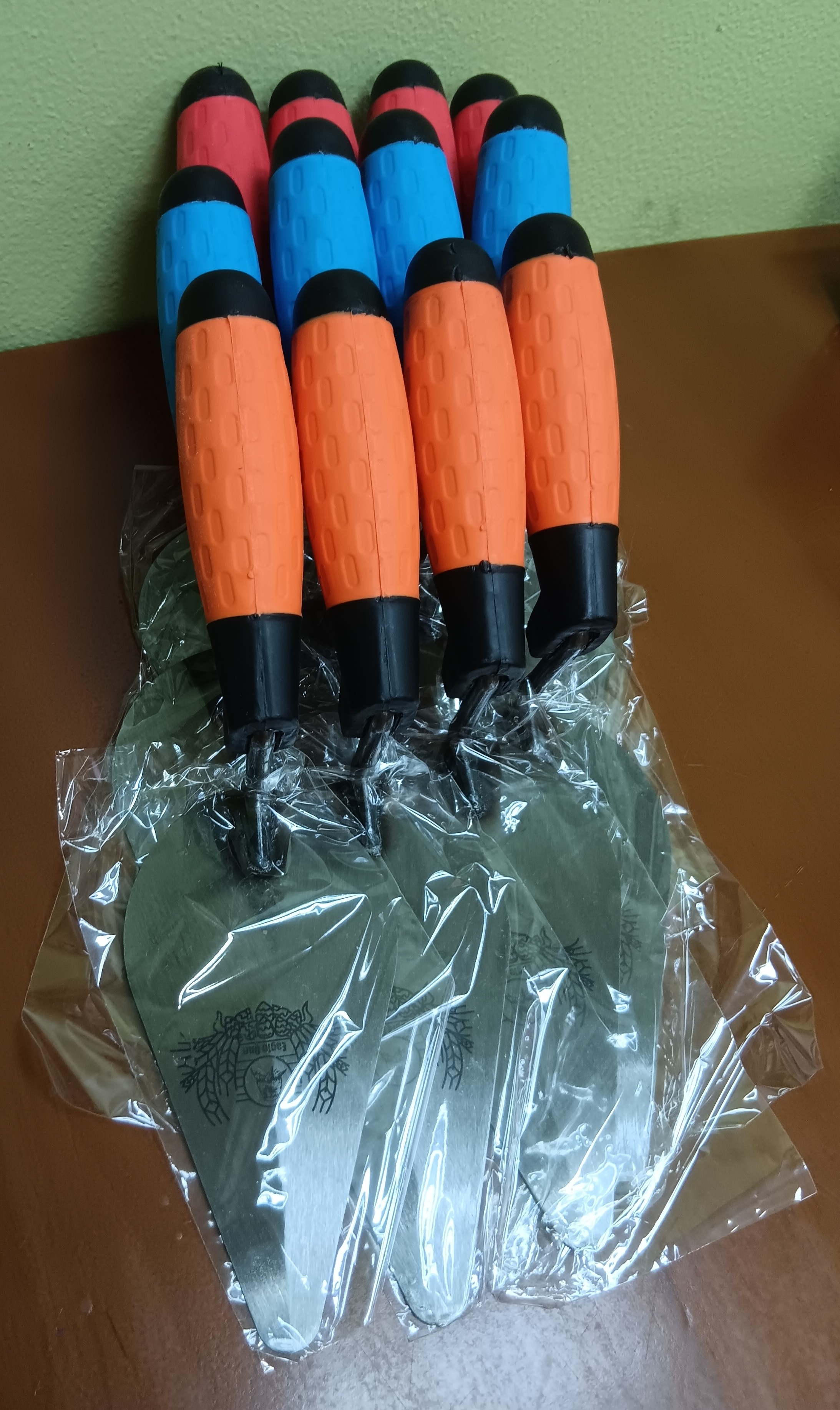 เกรียงแหลมก่ออิฐด้ามหุ้มยาง EAGLE ONE (กล่อง: 1 โหล) (ราคารวมแวท) ถูกที่สุด{0500104801}