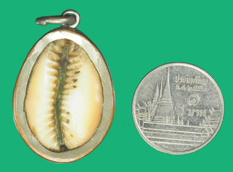 *35738 เบี้ยแก้ เขย่าไม่มีเสียง ไม่ทราบที่และปีสร้าง เลี่ยมเก่ากระหลั่ยเงิน 12