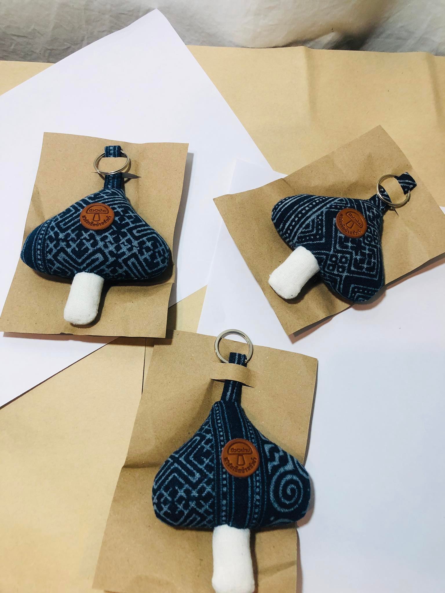 พวงกุญแจดอกเห็ด งานผ้าเขียนเทียน #ฟาร์มเห็ดบ้านหัวน้ำ