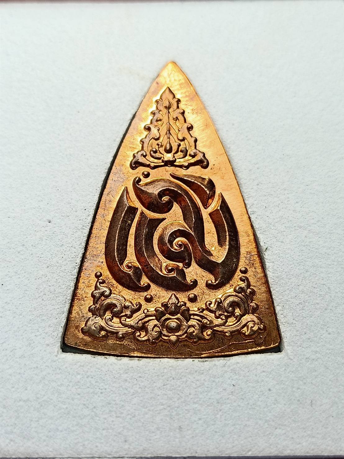 เหรียญพระพุทธชินราช (เหรียญแม่) กะไหล่ทอง พร้อมกล่อง ที่ระลึกสร้างตึกผู้ป่วยโรคมะเร็ง จ.ลพบุรี (SKU-07766)