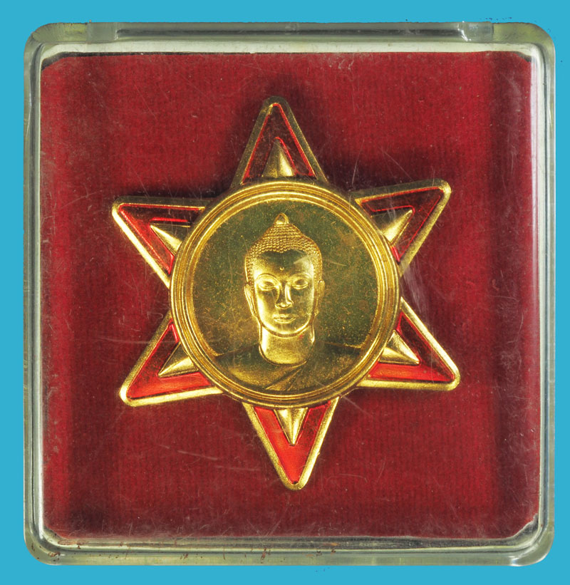 *35523 เข็มกลัดวัดพระธรรมกาย กระหลั่ยทอง กล่องเดิม ไม่ทราบปี 10