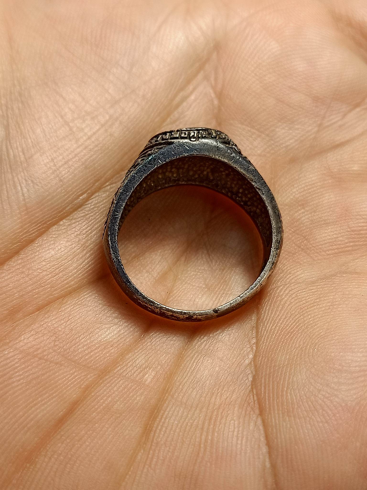 แหวนหลวงพ่อคูณ เนื้อเงิน ปี37 วัดบ้านไร่ โครา่ช (SKU-00592)