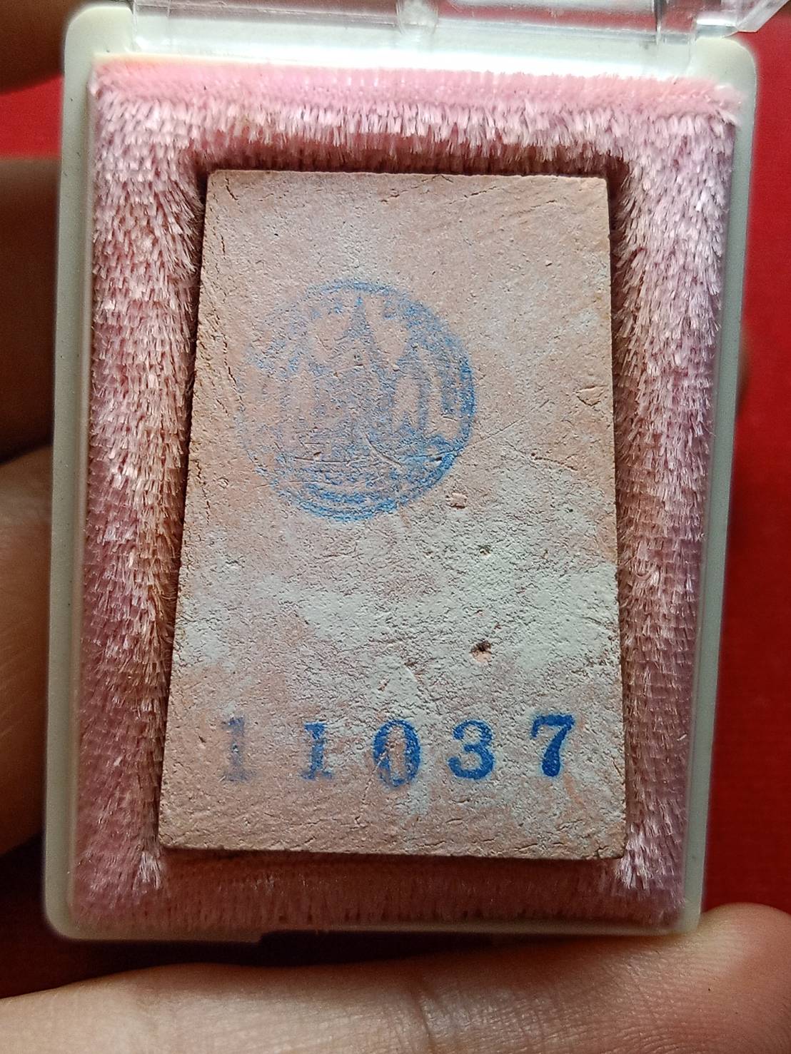 สมเด็จพระประธานอกร่อง รุ่นเพิ่มทรัพย์ วัดอินทรวิหาร กทม. ปี 2550 พร้อมกล่อง (SKU-08024)