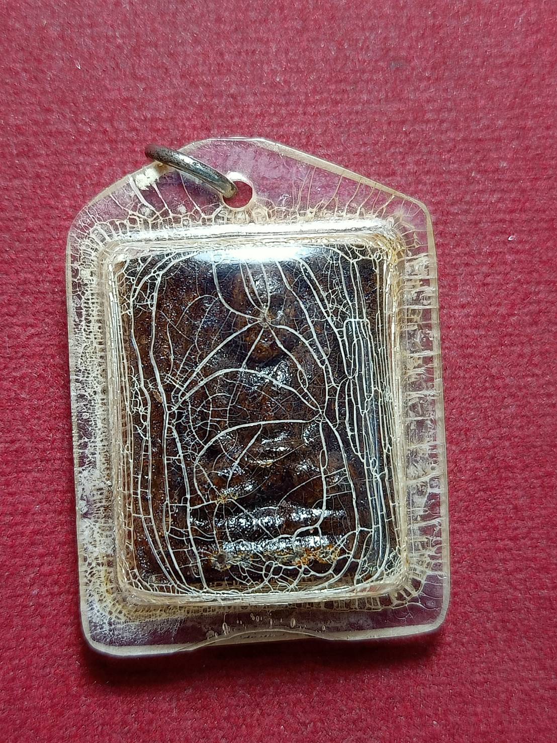 พระหลวงปู่ทวดเนื้อว่านชานหมาก เลี่ยมเก่า (SKU-11466)