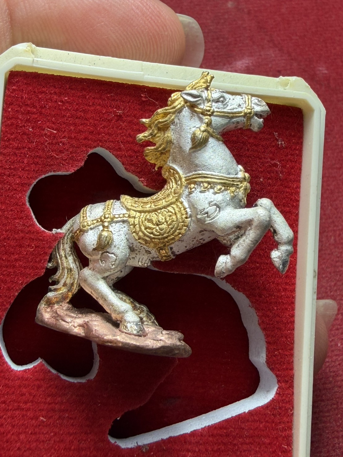 ม้าหลวงปู่แขก รุ่นมหาลาภปลดหนี้ วัดสุนทรประดิษฐ์ จ.พิษณุโลก ปี 2557 พร้อมกล่อง (SKU-13155)