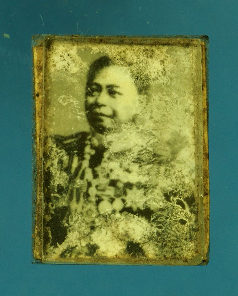 29681 รูปถ่ายอัดกระจก สองหน้า หลวงปู่ศุข วัดปากคลองมะขามเฒ่า หลังกรมหลวงชุมพรเขตอุดมศักดิ์ ไม่ทราบที่และปีสร้าง 4