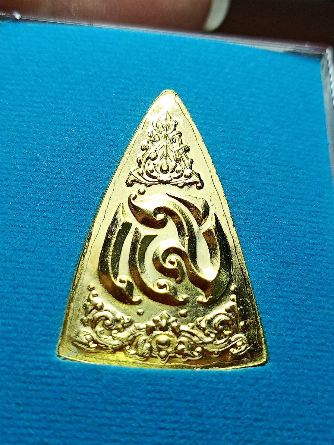 เหรียญพระพุทธชินราช (เหรียญแม่) เนื้อกะไหล่ทอง พร้อมกล่อง ที่ระลึกสร้างตึกผู้ป่วยโรคมะเร็ง จ.ลพบุรี พร้อมกล่อง (SKU-10421)