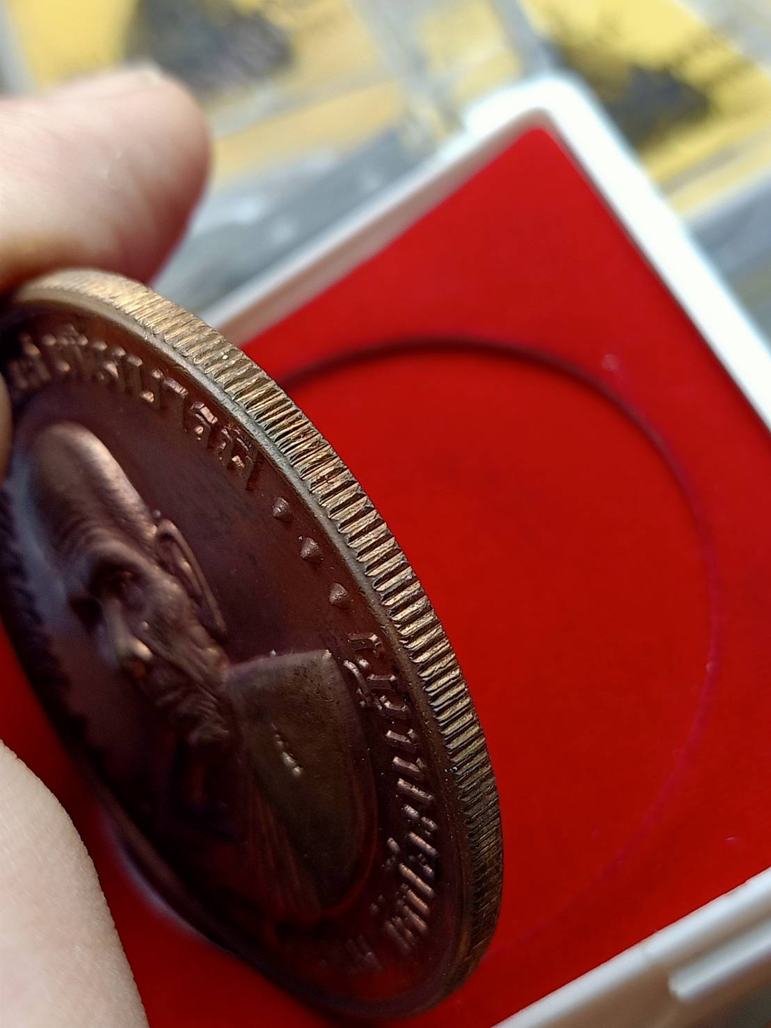 เหรียญหลวงพ่อเพิ่ม วัดป้อมแก้ว จ.อยุธยา ปี 2550 พร้อมกล่อง (SKU-07386)