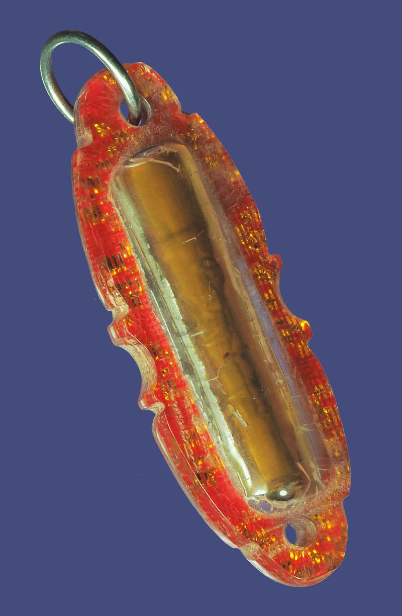 *39646 ตะกรุดทองแดง ยาวประมาณ นิ้วครึ่ง เลี่ยมพลาสติกเก่าวินเทจ ไม่ทราบที่และปีสร้าง 12