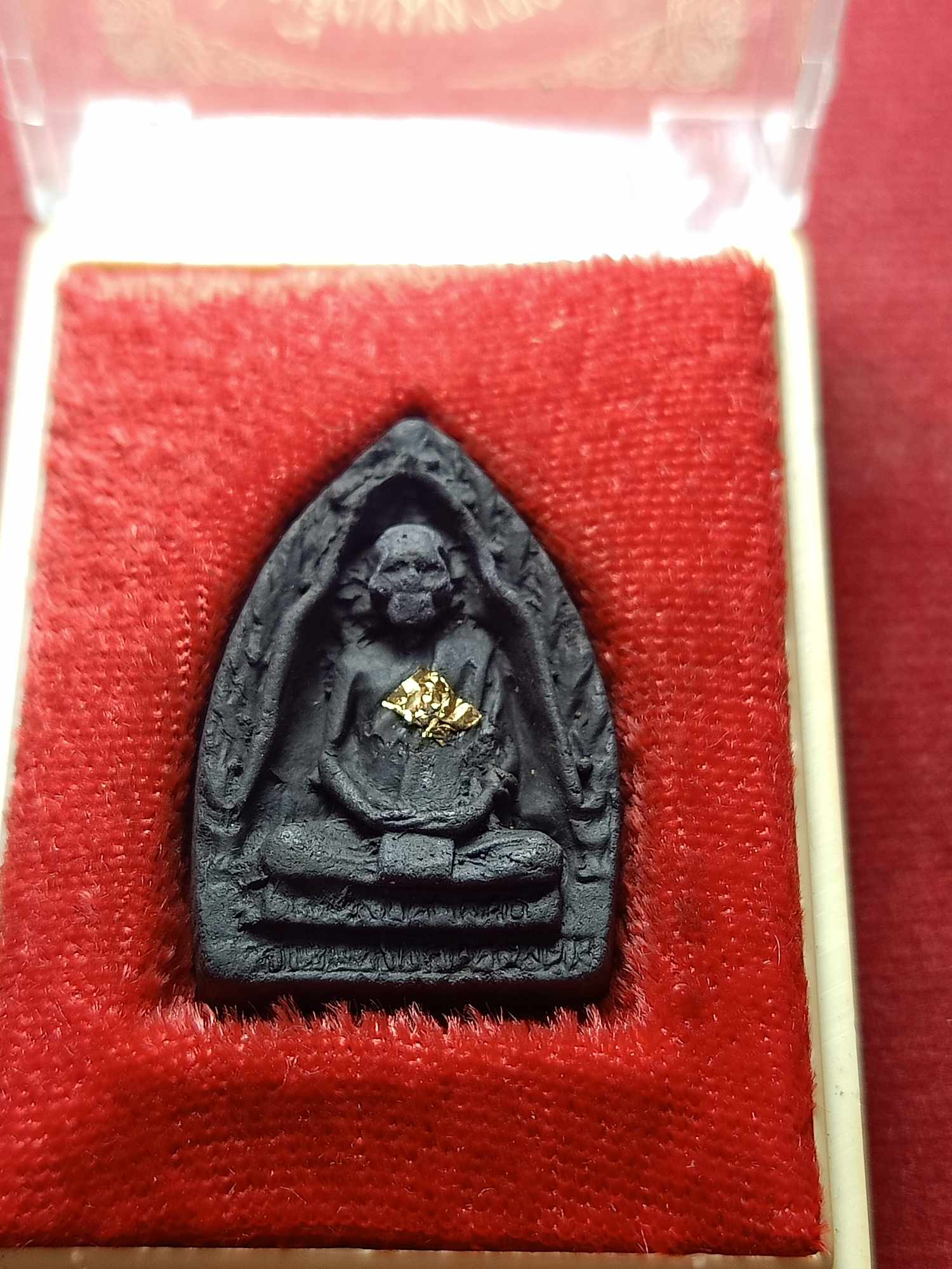 พระผงหลวงปู่คำพันธ์ วัดธาตุมหาชัย จ.นครพนม ปี 2539 พร้อมกล่อง (SKU-04695)