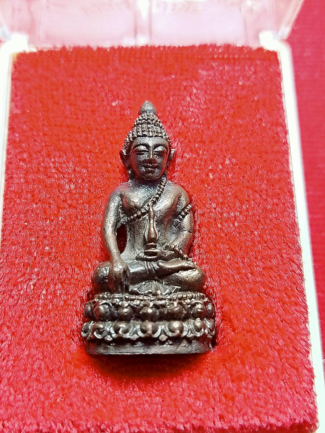 พระกริ่งสุภทโท วัดสระกำแพงใหญ่ จ.ศรีสะเกษ พร้อมกล่อง (SKU-05048)