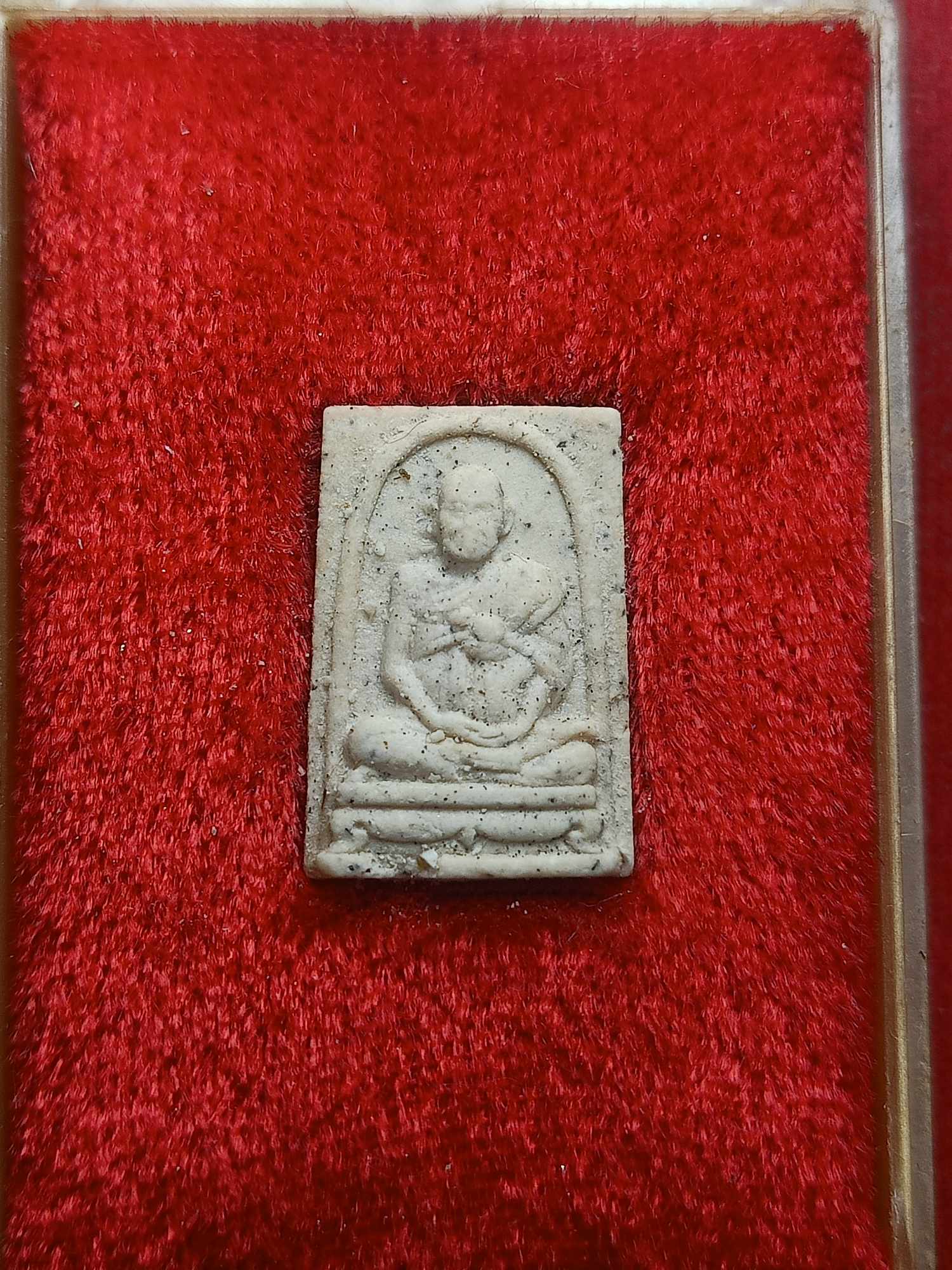 พระสมเด็จอนุสรณ์ 122 ปี สมเด็จพระพุฒจารย์โต วัดระฆังโฆสิตาราม กทม. ปี 2537 พร้อมกล่อง (SKU-04218)