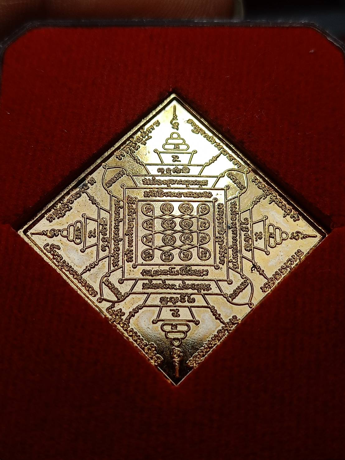 เหรียญชนะศึก พระยันต์พระนเรศวรปราบหงษา วัดพัฒนาธรรมาราม จ.ลพบุรี ปี 2555 พร้อมกล่อง (SKU-08914)