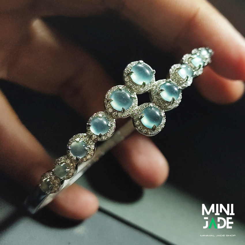 กำไลข้อมือหยกสีฟ้า Blue Ocean Jade เนื้อแก้วใส